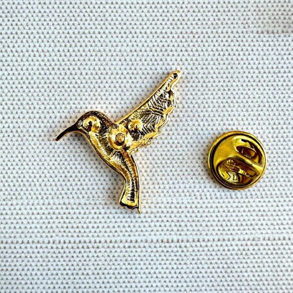 Vintage Gold-Tone Hummingbird Pin With Green Eye Accent & Push Back Closure - Picture 4 of 5